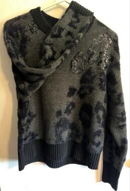 DKNY Gray Black Leopard Print Sequin Sweater XS Fuzzy Knit Crewneck Pullover